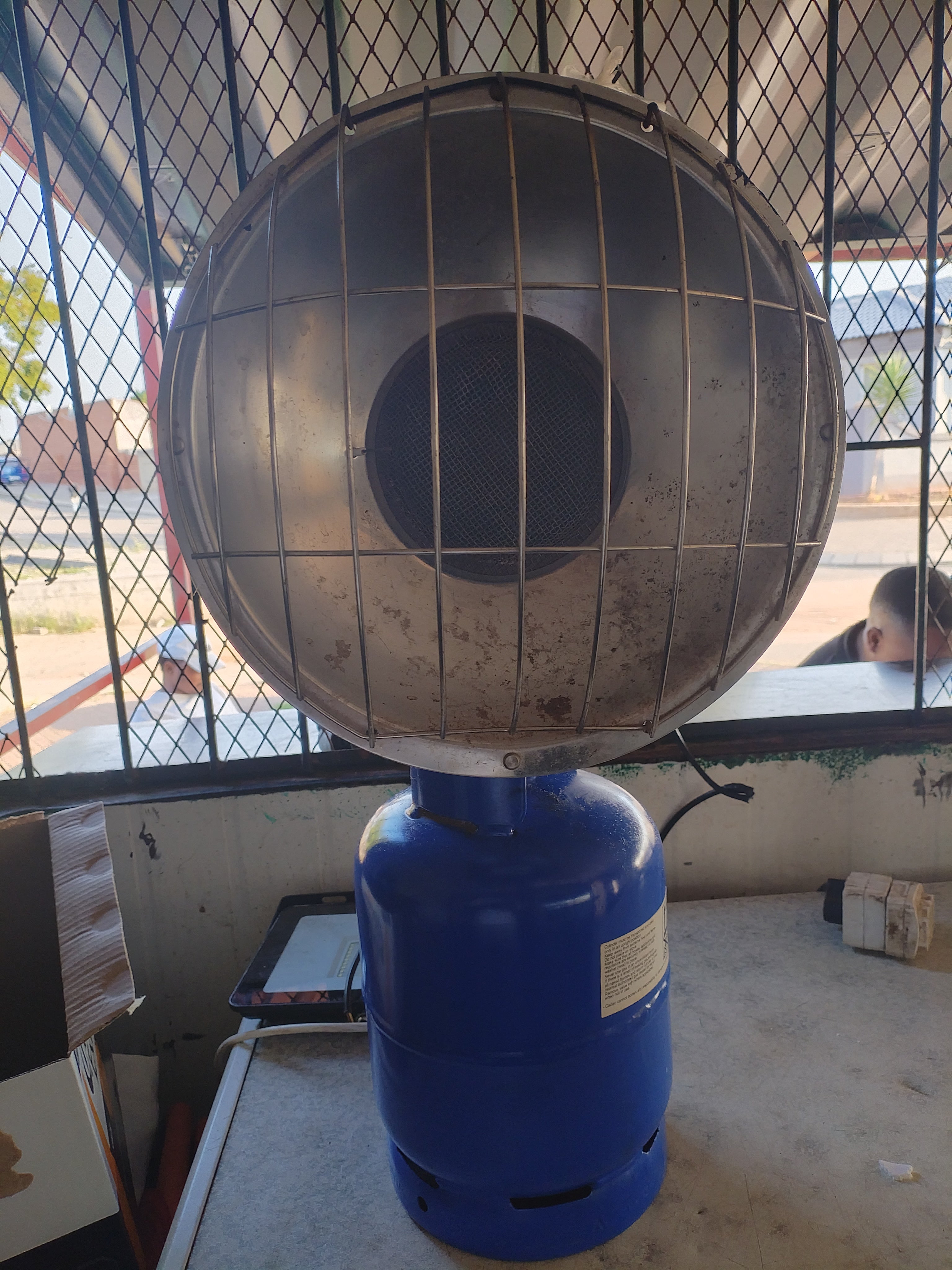 Cadac ga cylinder with heater head